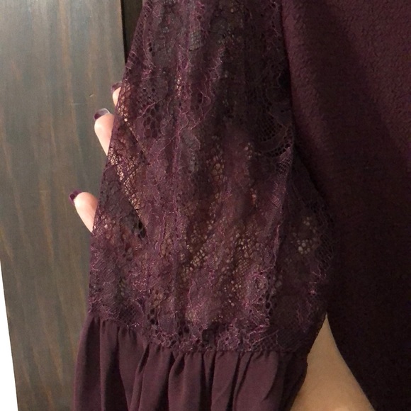 NWT Express Burgundy V-Neck Blouse - Picture 4 of 4